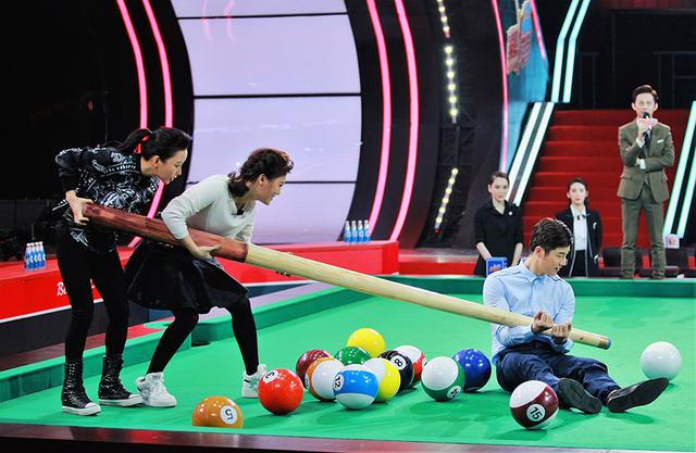 《来吧冠军》最养眼比赛 潘晓婷球技震撼全场