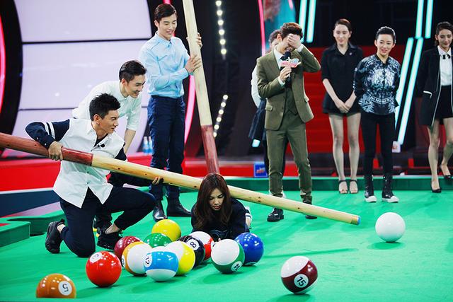 《来吧冠军》最养眼比赛 潘晓婷球技震撼全场