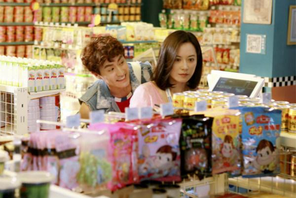 杨玏遇爆笑“水逆” 戏中跳楼戏外裸戏被删 