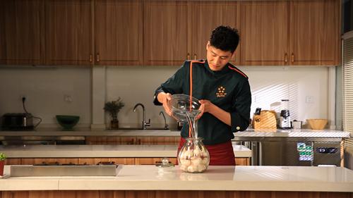 《食鉴出真知》揭秘美食秘密 吃大蒜等于吃灵芝