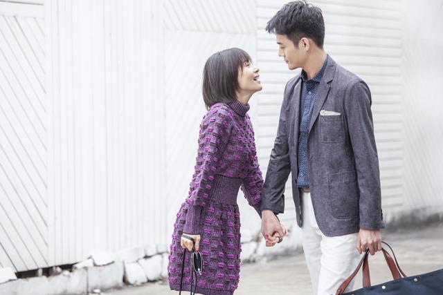 王子文：和王凯“太亲密”把裙子撕裂开衩