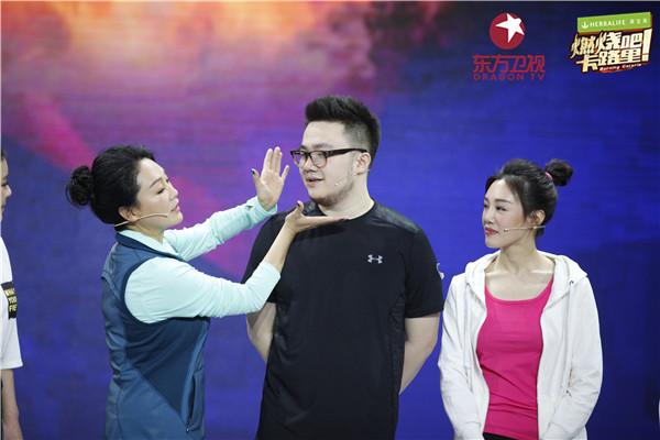 《燃卡》王姬宋丹丹成“亲家” 大张伟穿芭蕾裙