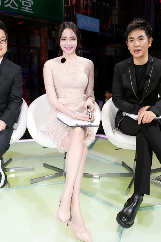 吴奇隆爱徒晋级三强 苏红笑赞“动起来不是人”