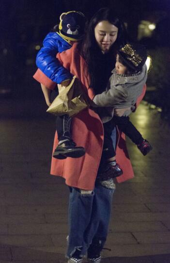 董洁《妈妈是超人》扮黑脸  冉莹颖实力变超人