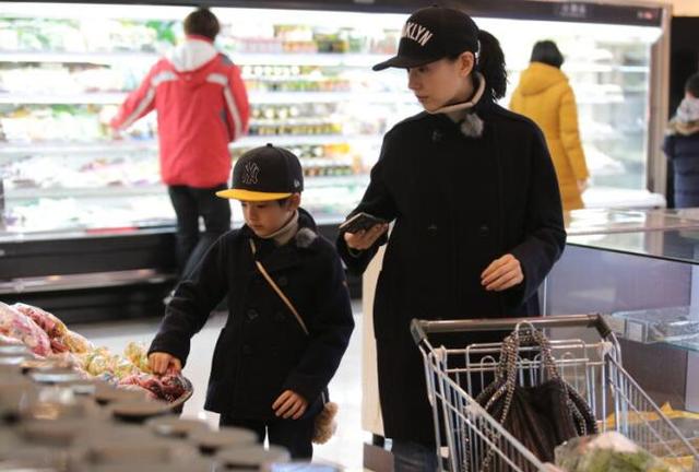 董洁《妈妈是超人》扮黑脸  冉莹颖实力变超人