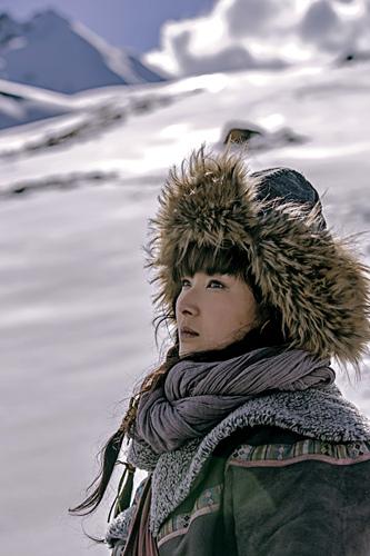 黄曼《骡子与金子》新疆开机 大风雪崩如常拍摄