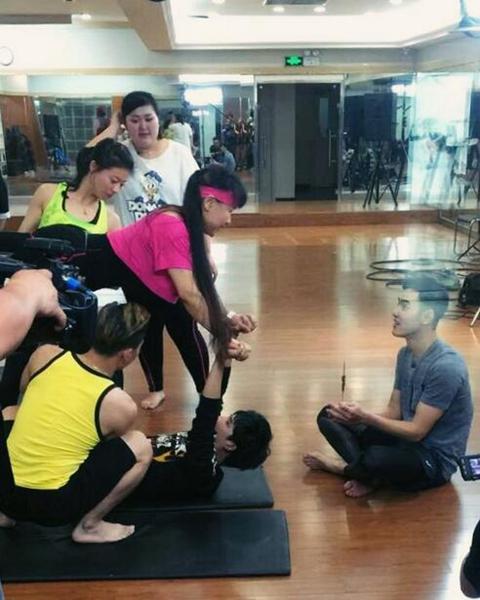 求助：阮经天在担心家里的猫 魏晨吐槽北京交通