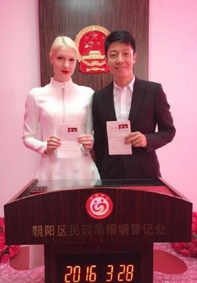 撒贝宁被曝今日武汉办婚礼 放烟雾弹严防媒体