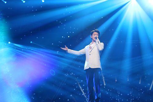 宋小宝黄致列竟同龄  黄致列遭女主持“壁咚”