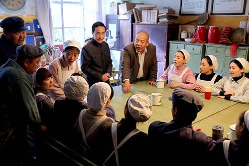 冯巩时隔20年演新剧 《生活有点甜》地面开播