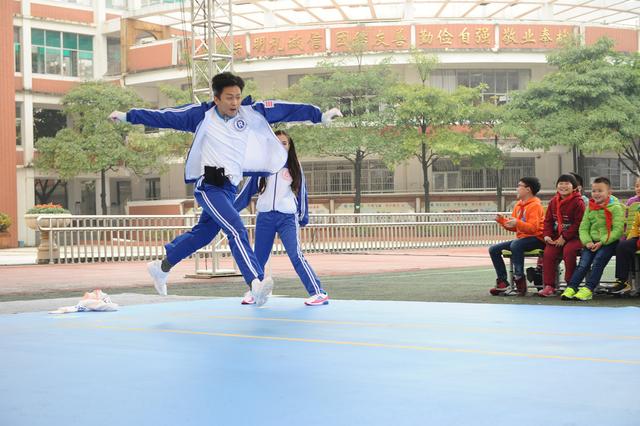 邓超装嫩失败反被鹿儿子叫爸 学霸画技笑翻众人