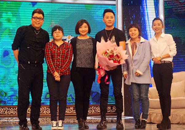 沈晓海做客《马兰花开》 讲述戏里戏外侠客情