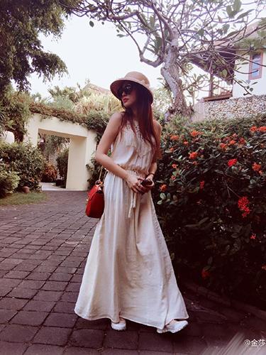 约吗?金莎晒印尼旅行照还缺三个美女(图)