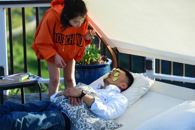 余文乐《相爱吧》畅想婚姻生活 周冬雨昏睡逃避