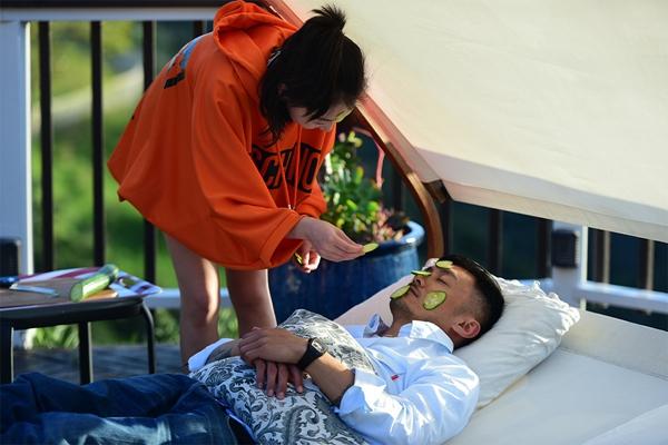 《相爱2》宇宙CP开诚布公  周冬雨长腿抢镜