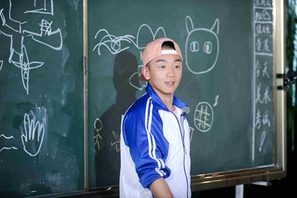《跑男4》回归校园 “灵魂画手”郑恺爆笑来袭