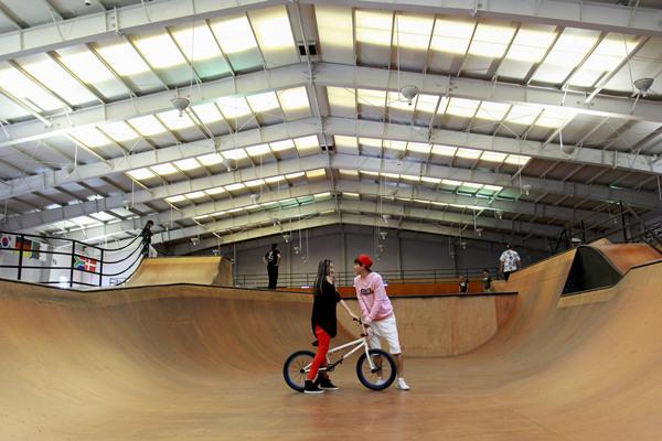 杨玏《小丈夫》恋情告急 与关晓彤再续前缘