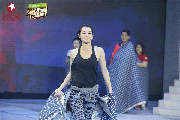 《燃卡》胡杏儿2个月瘦30斤 现场首曝夫妻秘事