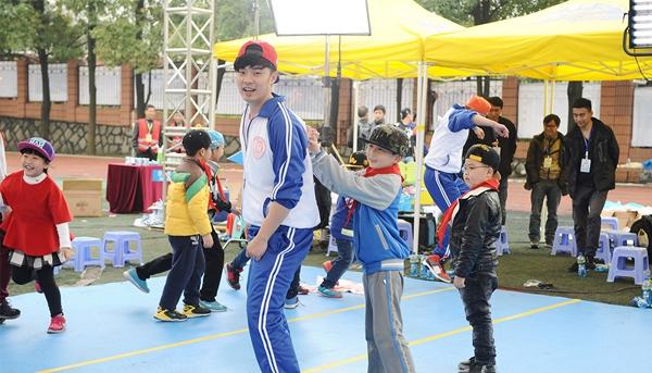 《跑男4》陈赫上演脱口秀  网友夸赞无敌脑洞