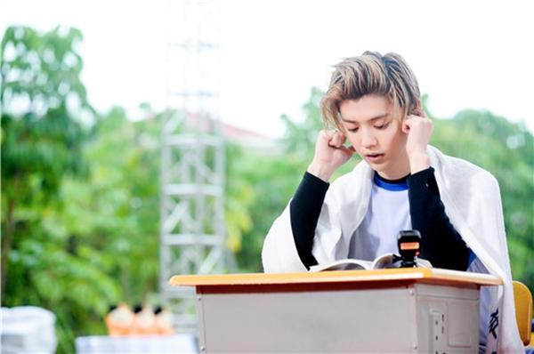 《跑男》鹿晗逆袭变学霸 “三连冠”惊呆跑男团