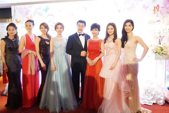 赵雅芝领衔慈善晚宴 红裙惊艳压群芳