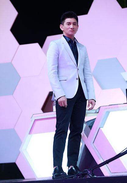 《蜜蜂》赴韩PK斩高收视 吴奇隆暖男本色获关注