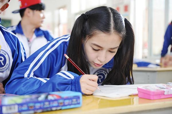 《跑男4》我的野蛮同桌 Baby变身聪明孩子王