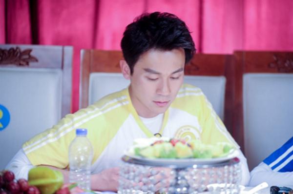 《跑男4》“画家”李晨遇奇葩歌名险崩溃