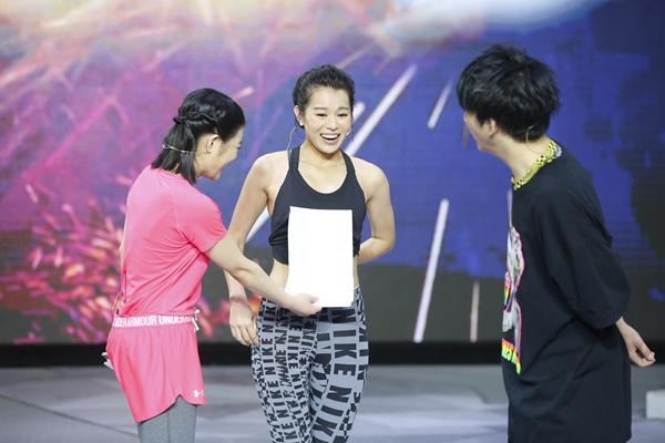 胡杏儿成《燃卡》最励志教练 分享家务瘦身秘笈