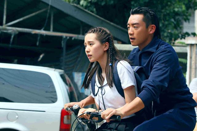 《那年青春》首播 “叛逆少年”郑恺春心萌动