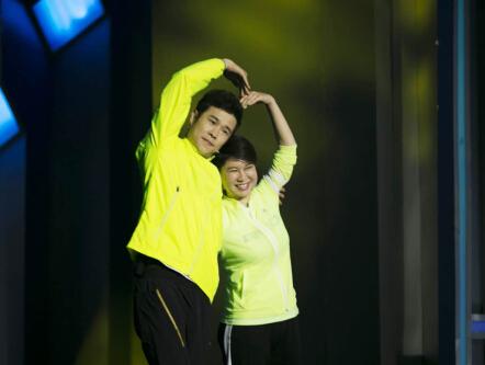 《拜托拿稳》小沈阳与人妻贴身热舞 无视沈春阳