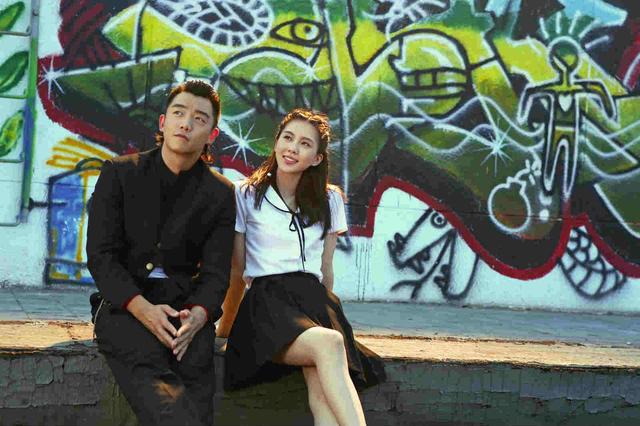 《那年青春》首播 “叛逆少年”郑恺春心萌动