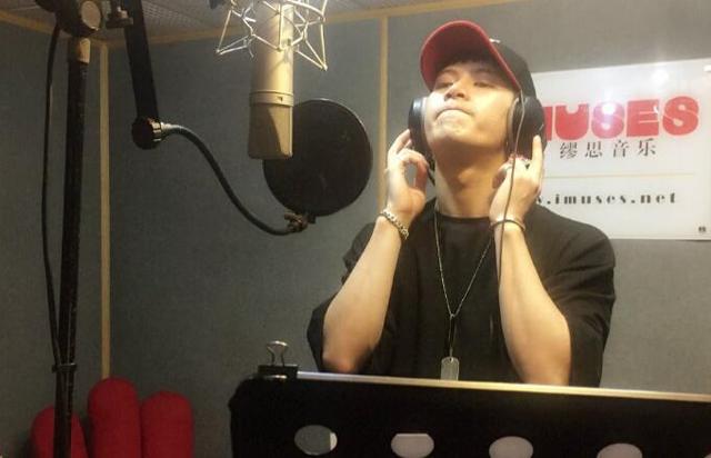 撒贝宁家庭地位首度曝光 撒白甜你也有今天