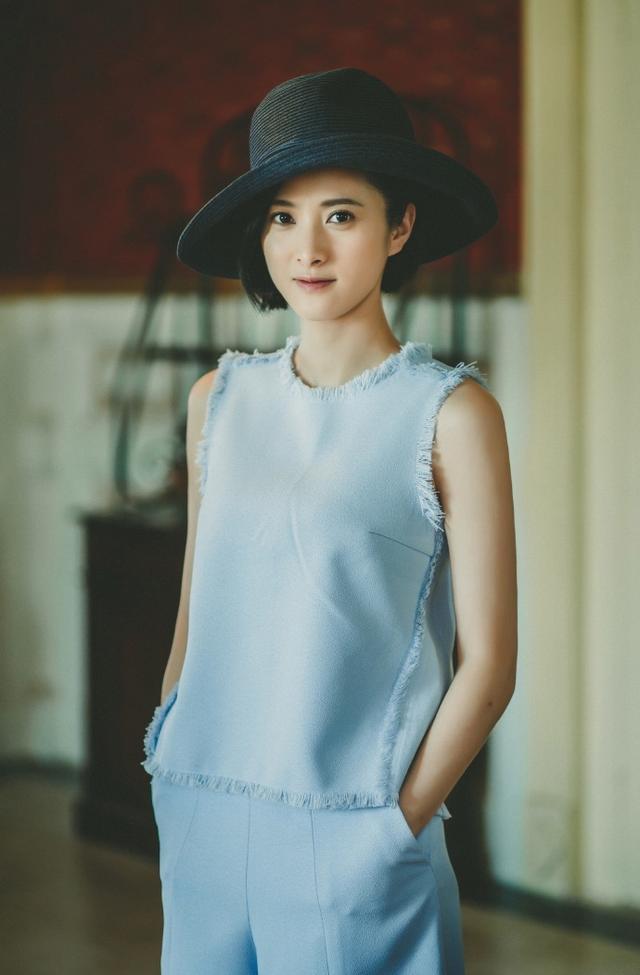 《半步之遥》隋俊波曝光英伦怀旧照 尽显淑女风