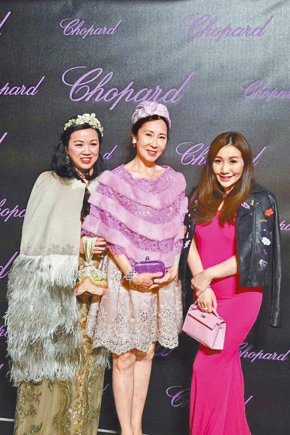 王思聪母亲也去了戛纳，还贵妇打扮参加晚宴