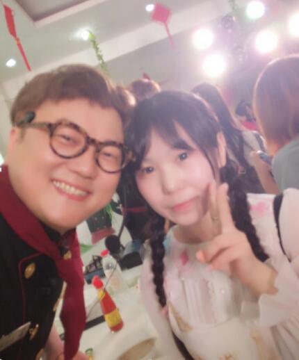 撒贝宁家庭地位首度曝光 撒白甜你也有今天