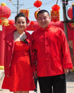岳云鹏难得秀恩爱：晒娇妻素颜美照 讲相识历程