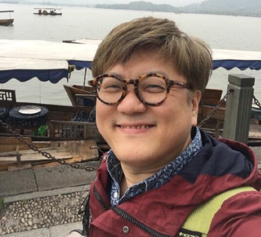 撒贝宁家庭地位首度曝光 撒白甜你也有今天