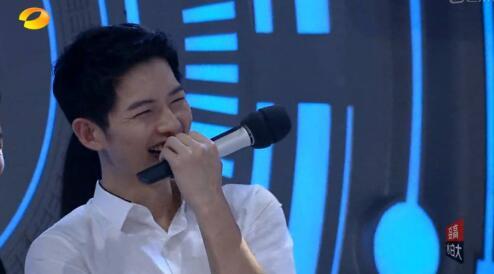 看宋仲基宠溺的眼神,感觉贾玲才是他的真爱啊