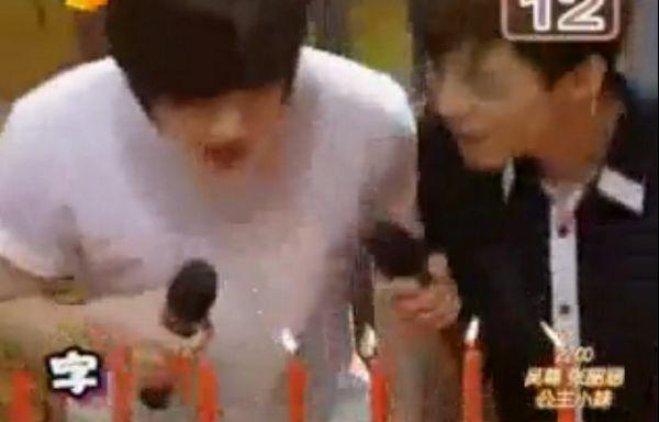 Henry不是王嘉尔第二!十年前何炅就在提携他了