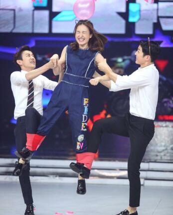 看宋仲基宠溺的眼神,感觉贾玲才是他的真爱啊