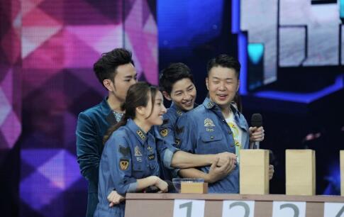 看宋仲基宠溺的眼神,感觉贾玲才是他的真爱啊