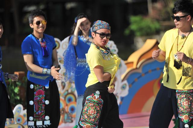 王祖蓝滑步短拳挑战舞王Rain瞬间笑场