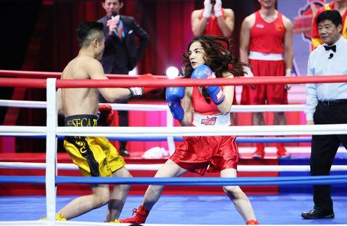 Ella开挂“追打”邹市明 贾乃亮单挑拳王被打脸