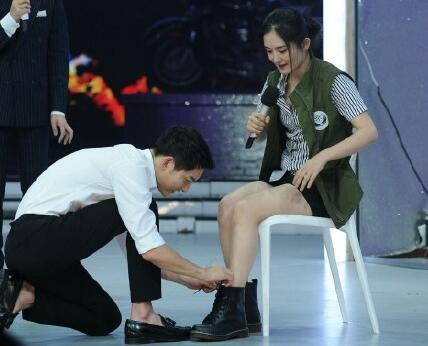 看宋仲基宠溺的眼神,感觉贾玲才是他的真爱啊