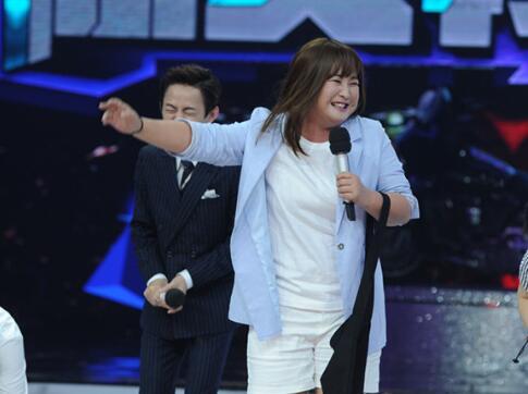 看宋仲基宠溺的眼神,感觉贾玲才是他的真爱啊