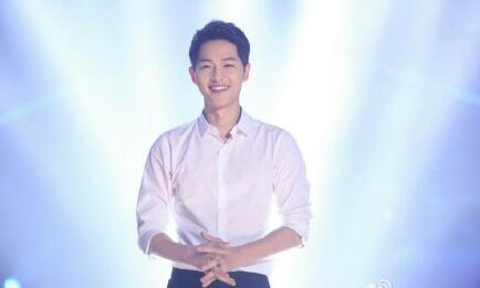 看宋仲基宠溺的眼神,感觉贾玲才是他的真爱啊