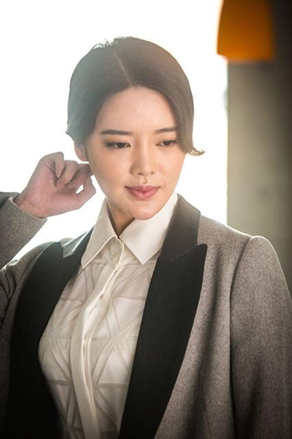 《致单身男女》张璇摆脱弱女子 化身职场女强人