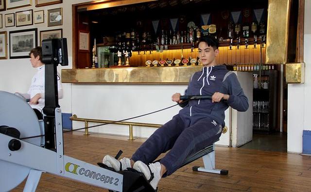 唐晓天谢依霖《非凡》上演“爸爸再打我一次”