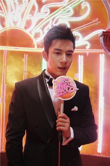 《初相见》首探班 韩东君现场遭“钢琴咚”突袭